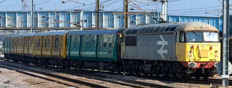 Class 56098 with Drag coming into platform1at Peterborough station on 16th of April  in 2022 
