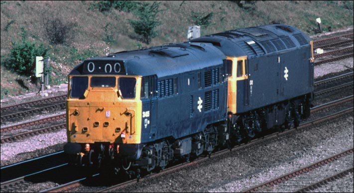 A class 31 and a class 47 light engines head for London at Yaxley
