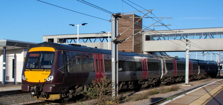 Cross Country class 170637 in platform 6 