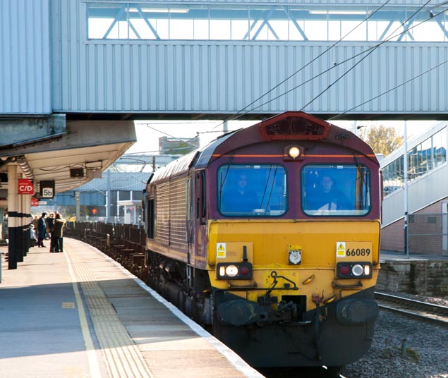  DB class 66089 in platform 5 on the 18th of November in 2019