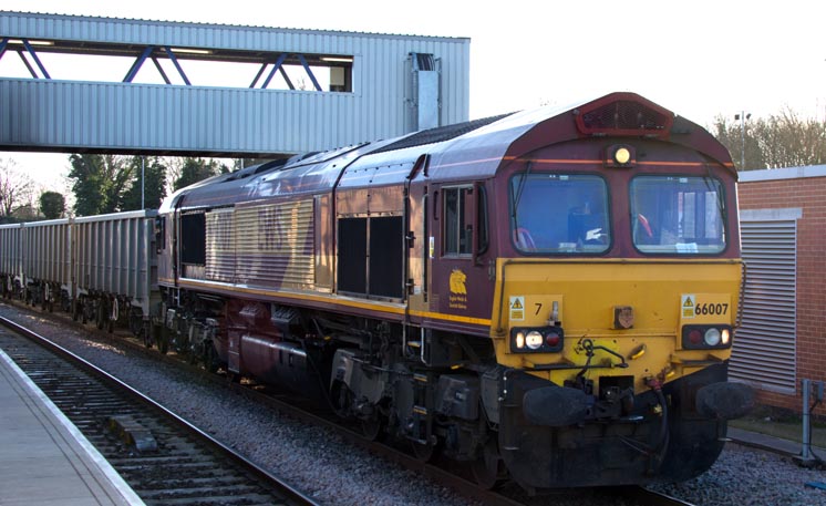 DB class 66007 in the goods avoiding line on the 8th of January 2019