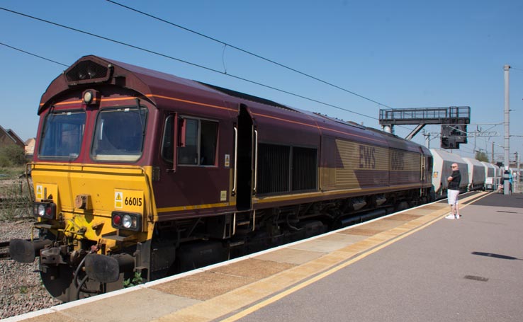 DB class 66015 into platfoprm 5 on the 19th April 2018  