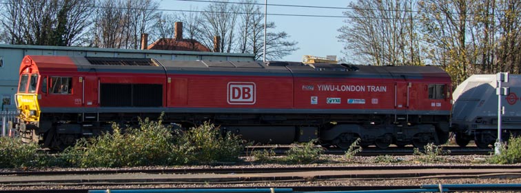DB class 66 136 in red with 'WIWU-London Train' logo 