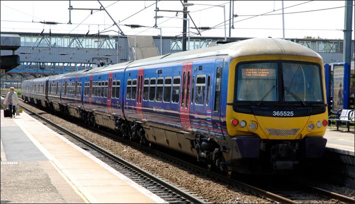 First Capital Connect Class 365525 EMU in platform 3 at Peterborough station on 4th June 2011 First Capital Connect Class 365525 EMU
