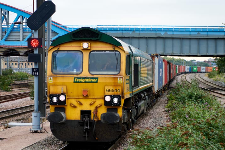 Freightliner class 66544 into platform 6 at Peterborough station on the 25th September in 2021
