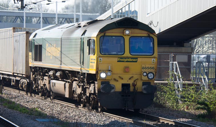 Freightliner class 66566 in platform 6 19th April 2018