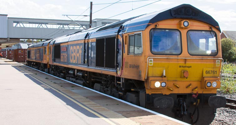 GBRf class 66761 and 66733 