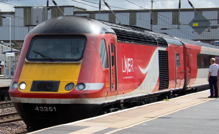 LNER HST 43251 into platform 4 