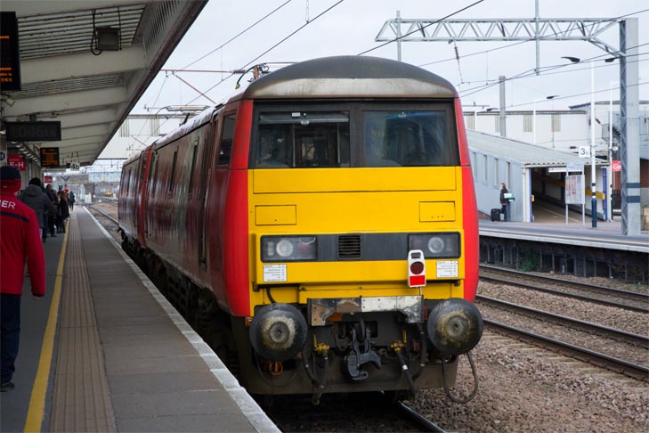 LNER class 91127 and class 91106 in platform 4 
