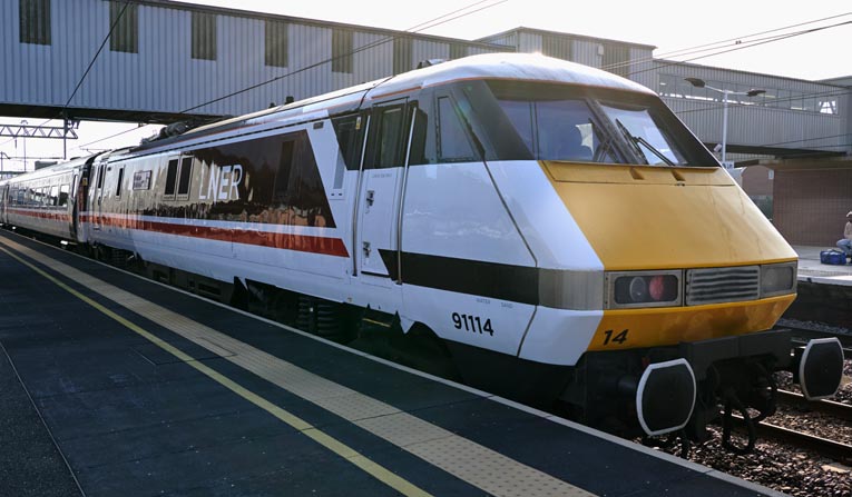 LNER Class 91114 in platform 3 15th  Febuar y2023