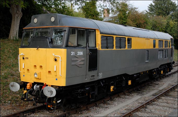 Class 31 206 at Rushden station