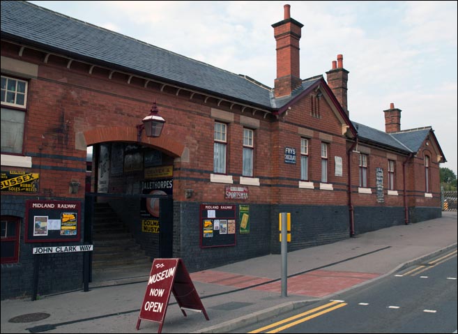 Rushden station building 