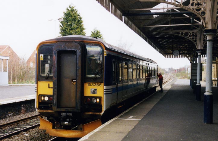 Central Trains class 153366 in Spalding station 