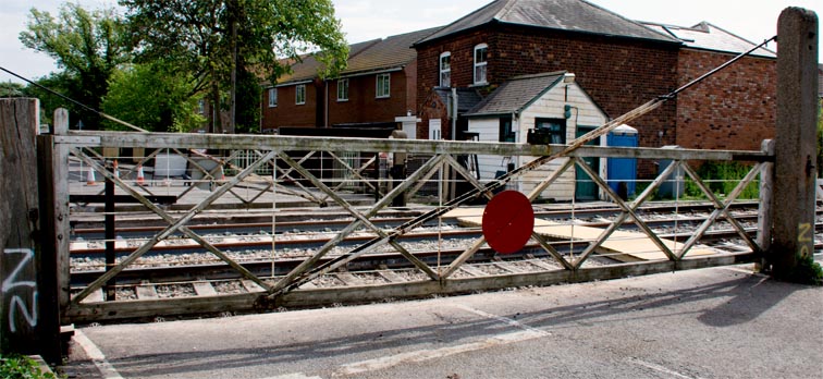 Park Road level crossing gates 