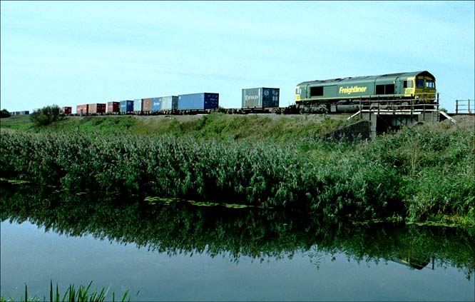 Freightliner class 66541 at Turves 