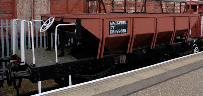 17T Mackeral DB992358 at the Nene Valley 