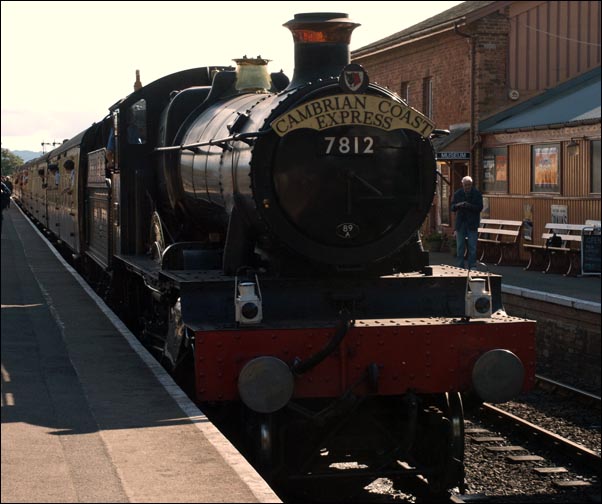 Erlestoke Manor At Bishops Lydread station 