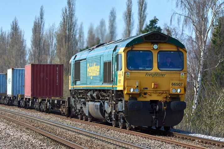 Freightliner class 66507 at the Black Bush level crossing Whitlesea 