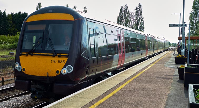 Cross Country class 170 636 coming into platform 2 at Whitlesea.