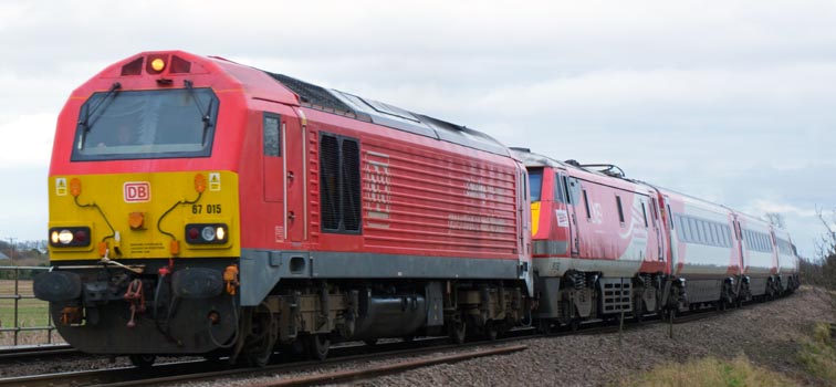 DB class 67 015 and LNER class 91132 