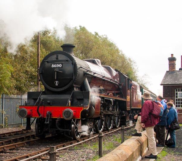 LMS Jubilee 4-6-0 no 5690 Leander 