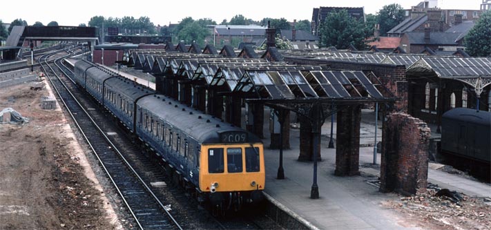 A four car DMU in Bedford Midland station