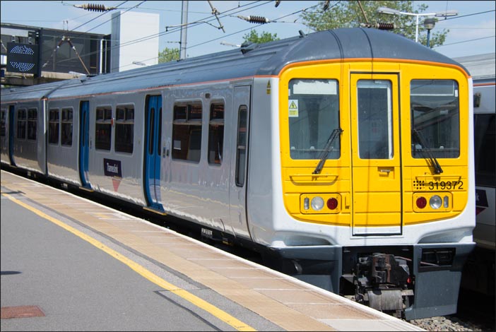 Thameslink class 319 372 in Bedford station 