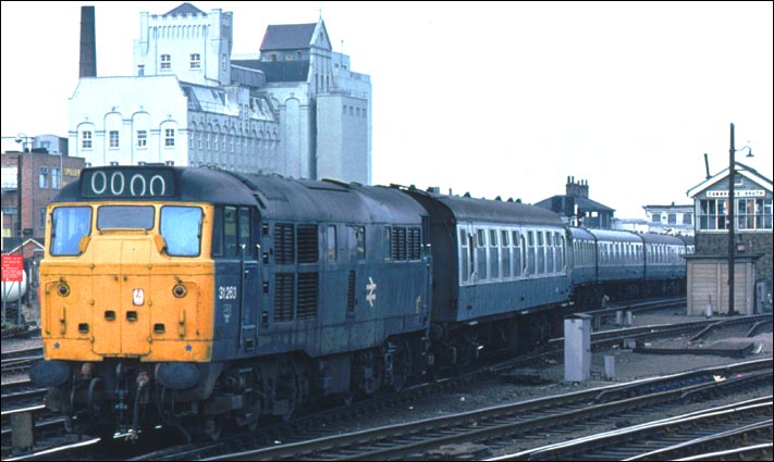 Class 31 263 leaves Cambridge station