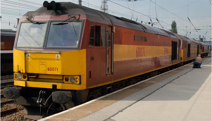 EWS Class 60 071 with a three engine convoy 