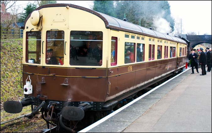 Great Western Auto train into Rothley station 