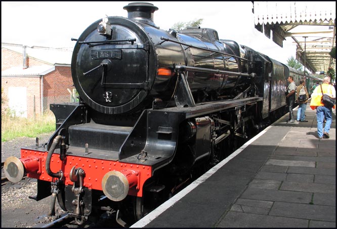 Black 5 on a Last Train re-enactment at the Great Central Railway in 2006. 