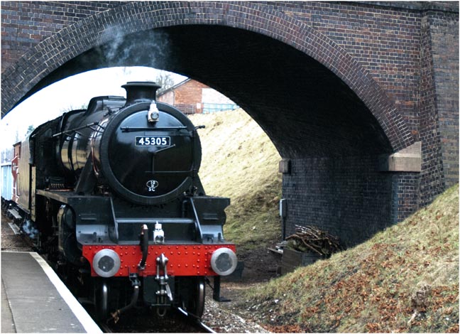 45305 comes under the road bridge and into Rothley station 