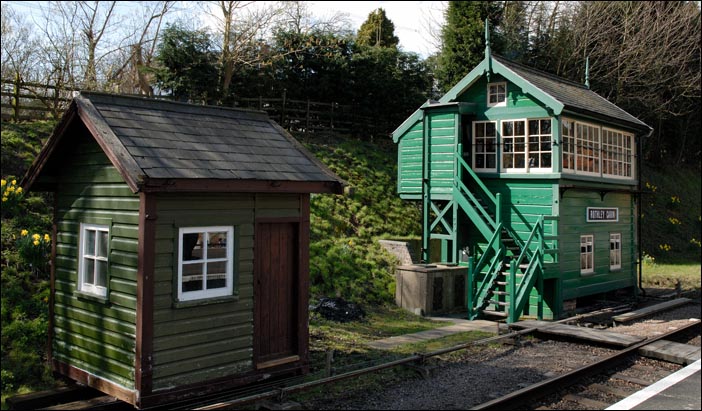 Rothley Cabin signal box and its lamp hut