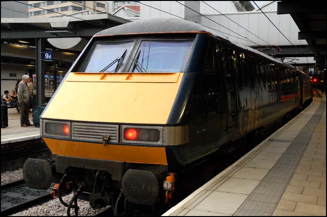 GNER train in Leeds station 2007