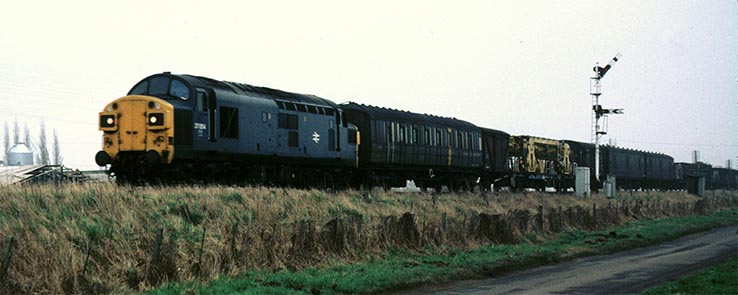 Class 37154 at Gyyhirn on a freight