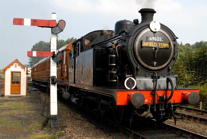 N7 69621 into Weybourne station in 2008 