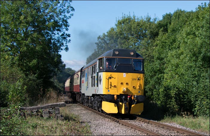 Class 31271 at the Yacht Club crossing  Class 31271 at the Yacht Club crossing