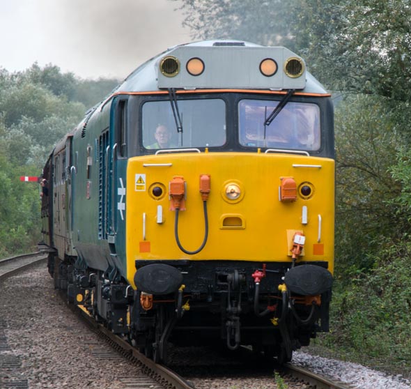 Class 50008 'Thunderer' and class 31271 