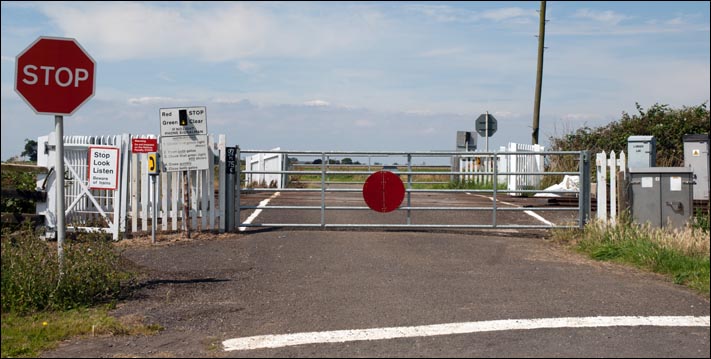 Level crossing between Turves and March in 2007 