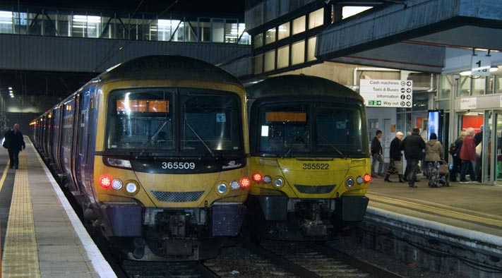 Great Northern class 365509 at Peterborough in platform 2 and 365522 in platform 1 
