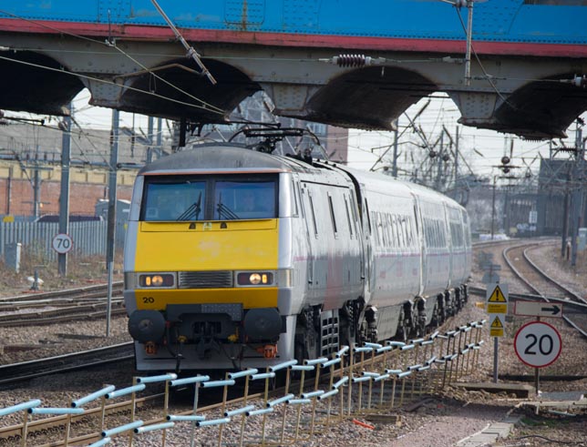 East Coast Class 91120 on the down fast 