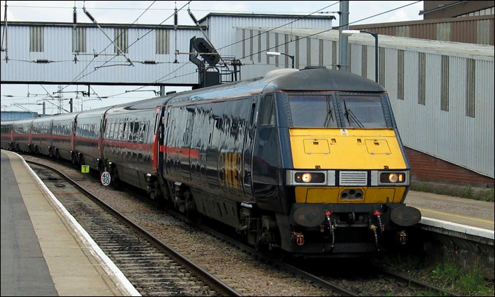 GNER train to London coming into platform 2 at Peterborough 18th of June 2006