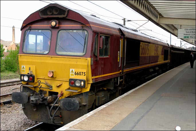 Class 66145 in platform 4 on the 28th April 2011