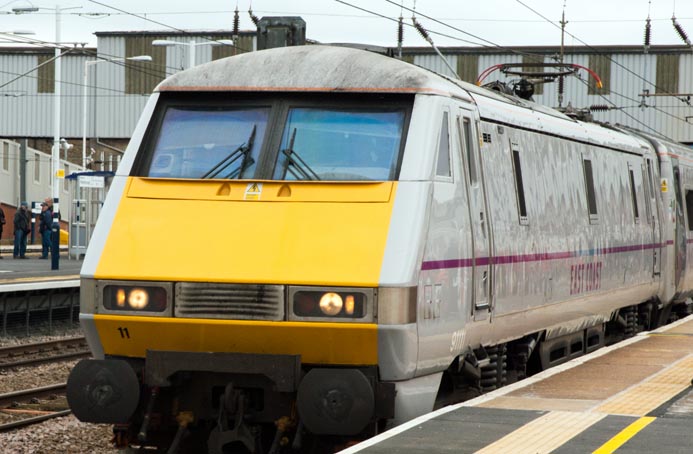 East Coast class 91111 coming into platform 4 at Peterborough 