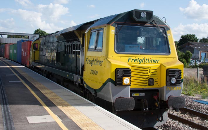 Freightliner class 70009 in platform 7