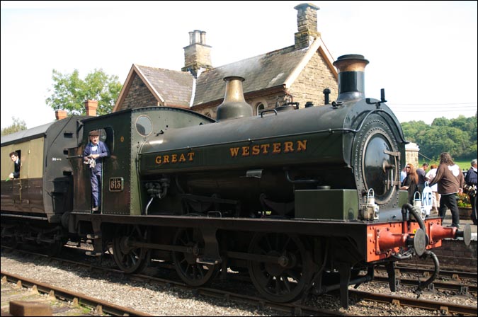 GWR 0-6-0ST no.813 at Highley railway station in 2008