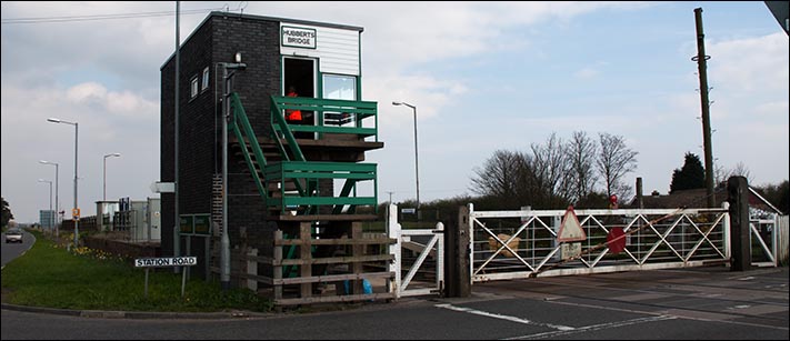 Hubberts Bridge signal box and  its level crossing gates in 2007