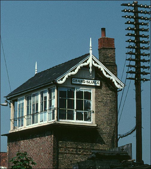 Grand Sluice signal box from the end.