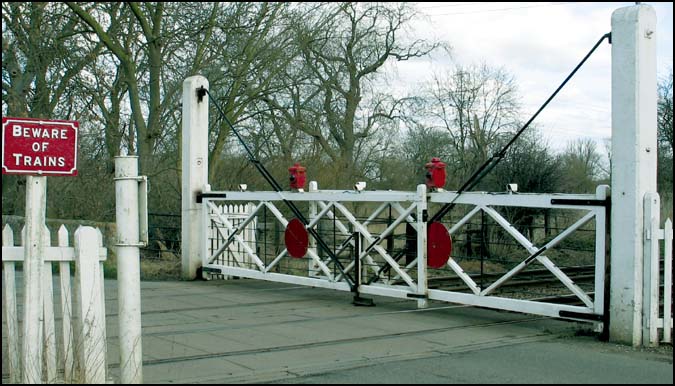 The level crossing gates at Uffington Level crossing gates at Uffington in 2002