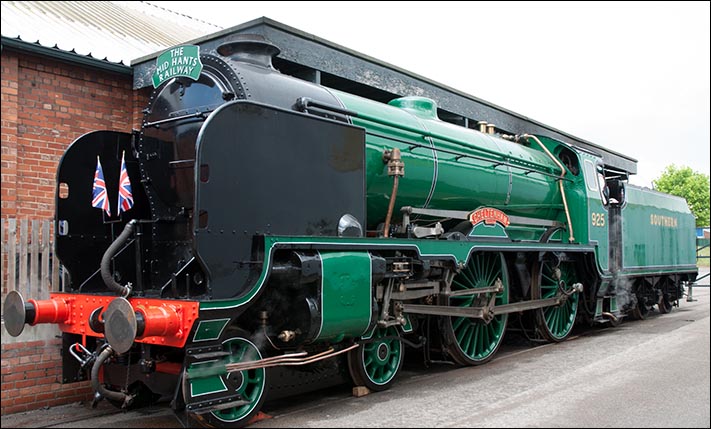 Southern Schools class 4-4-0 no.925 Cheltenham Southern Schools class 4-4-0 no.925 Cheltenham